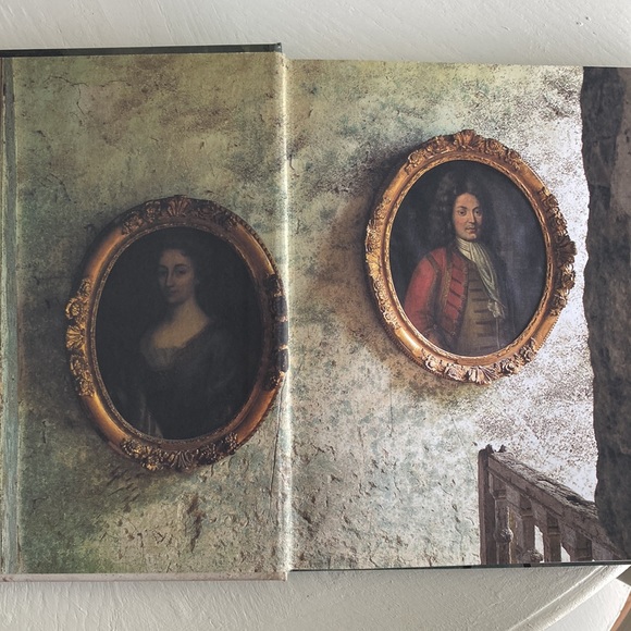 Gorgeous Book - Picture 4 of 16